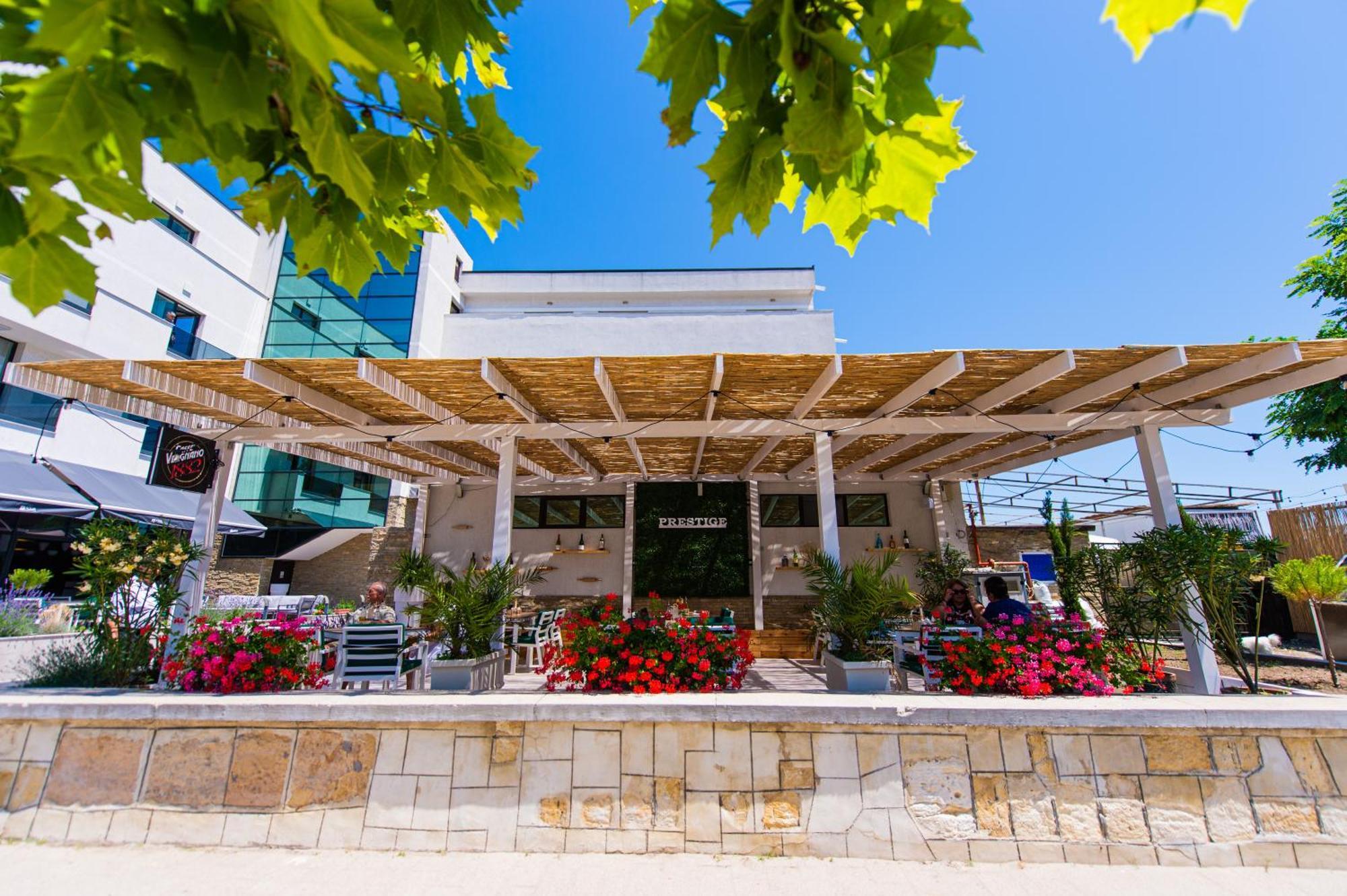 Hotel Prestige Mamaia Eksteriør billede