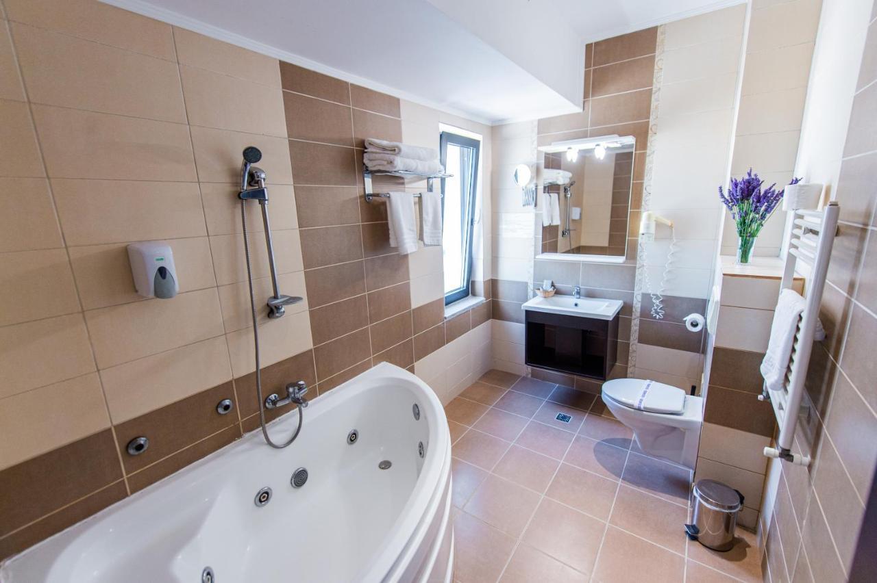 Hotel Prestige Mamaia Eksteriør billede